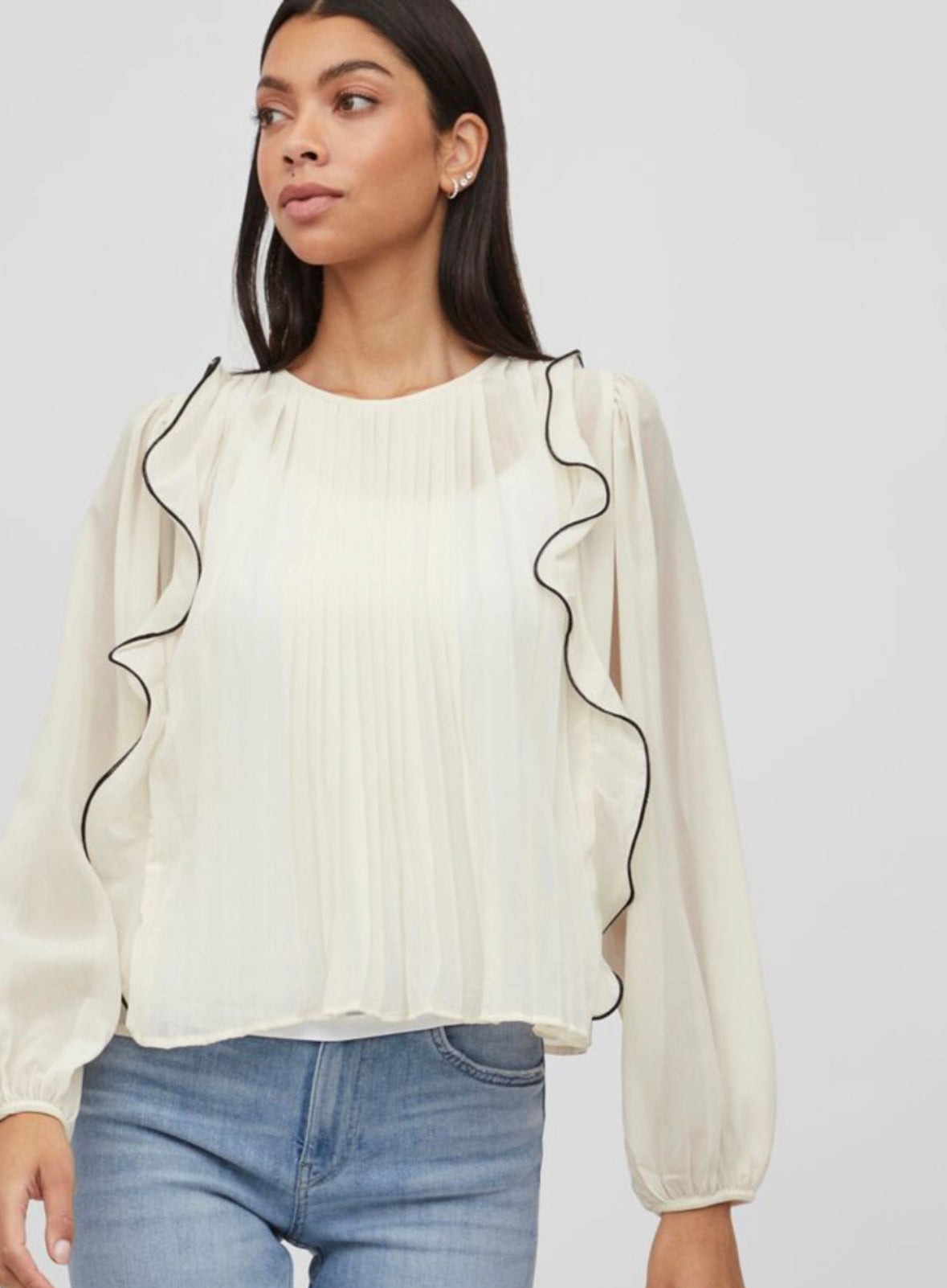 Cream blouse with pleat