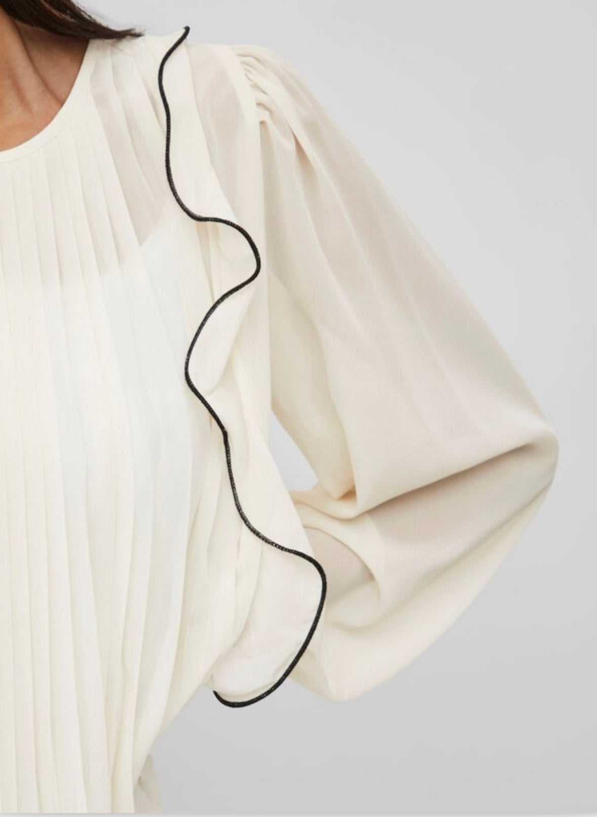 Cream blouse with pleat